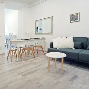 pompeo-magno-white-luxury-apartment.it-romehotels.com/